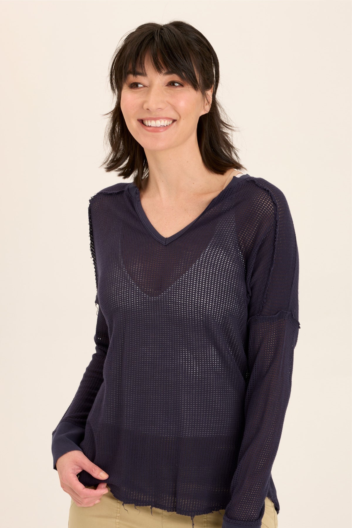 Wearables Bullock Mesh V-Neck Pullover