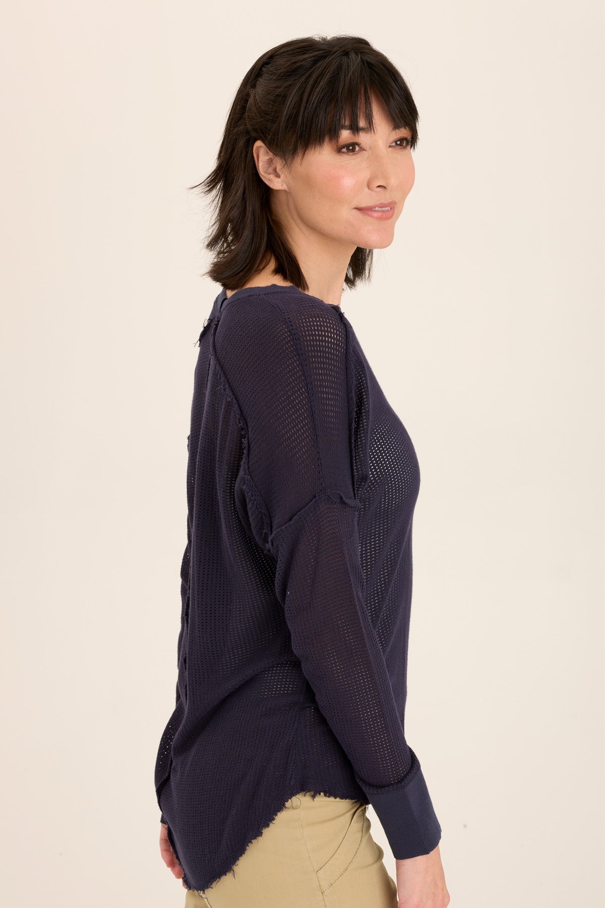 Wearables Bullock Mesh V-Neck Pullover