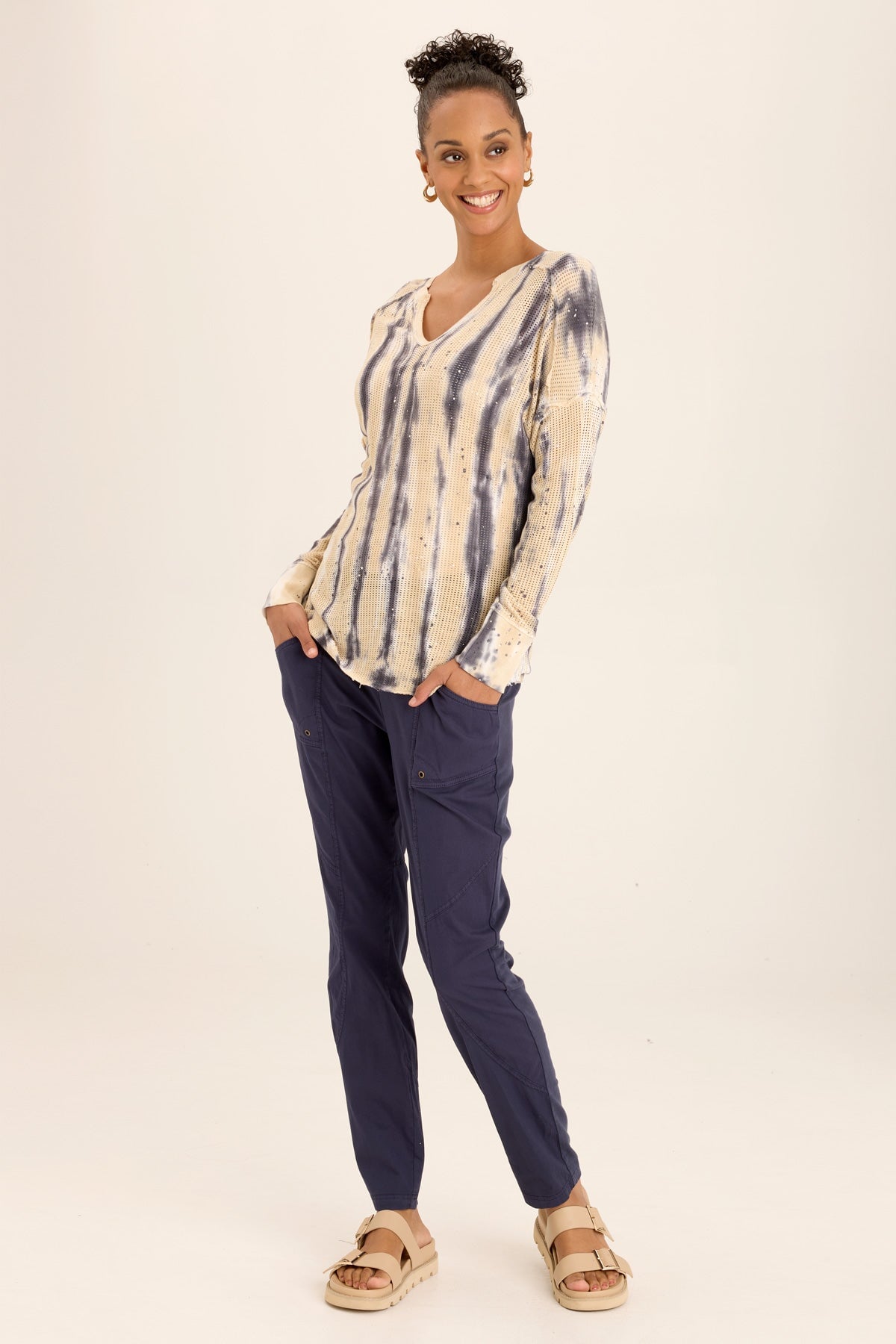 Wearables Bullock Mesh V-Neck Pullover