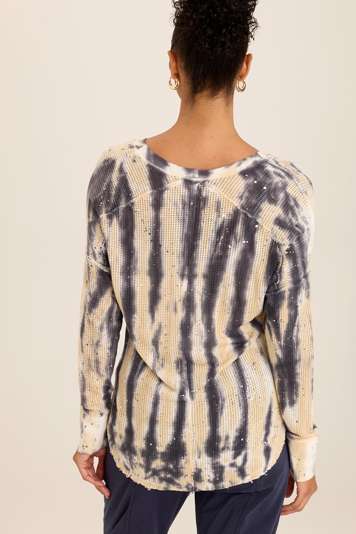 Wearables Bullock Mesh V-Neck Pullover