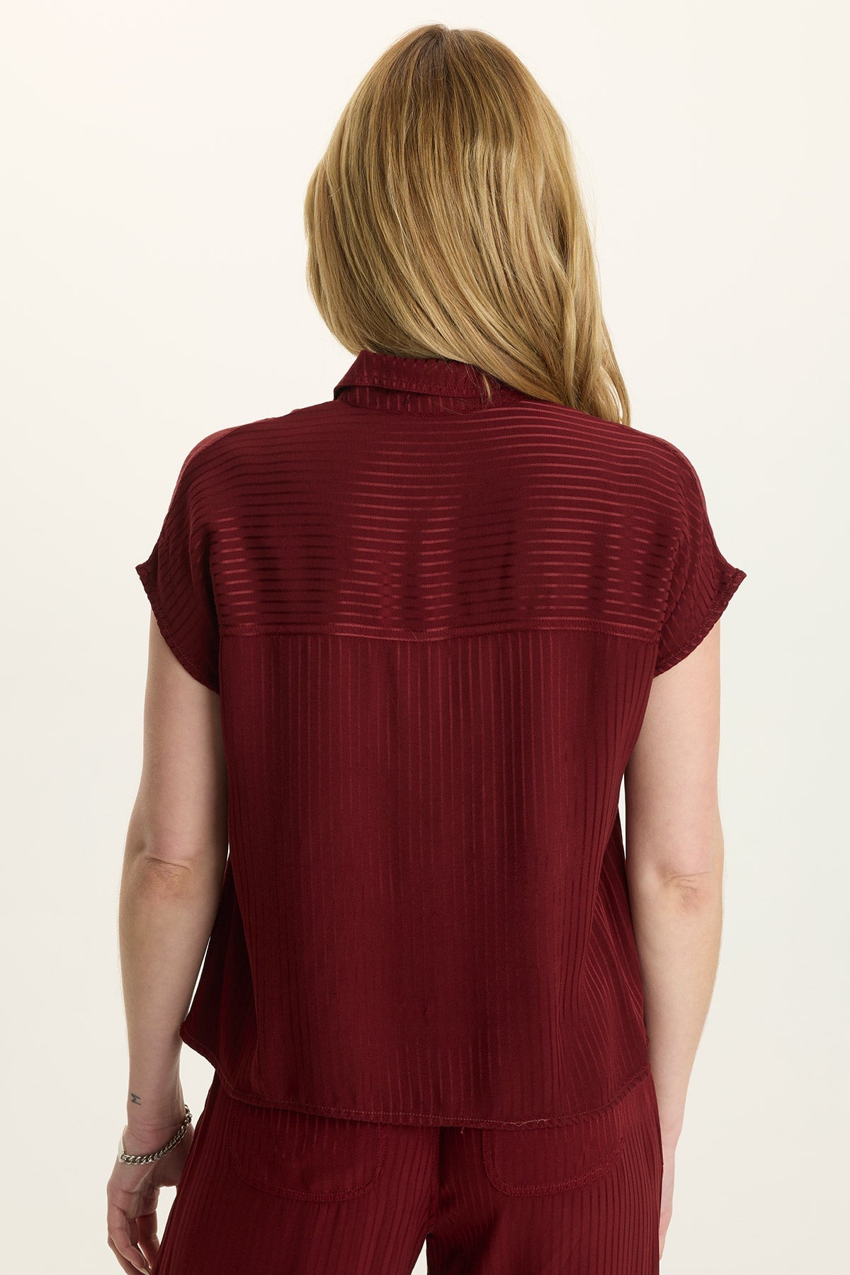 Wearables Swain Satin Stripe Short-Sleeve Button-Up