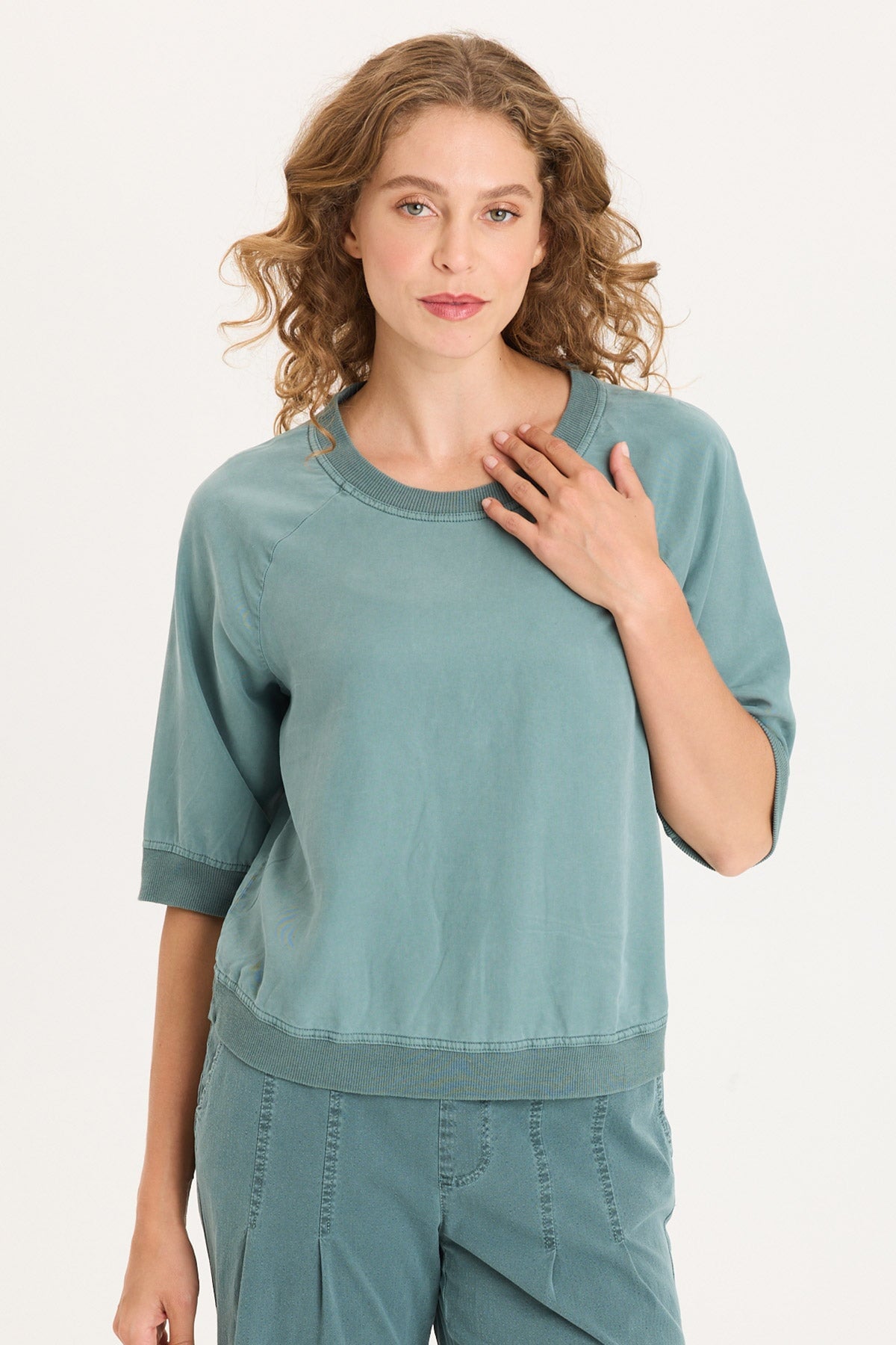 XCVI Linton Twill/Rib Snap-Up Back Top