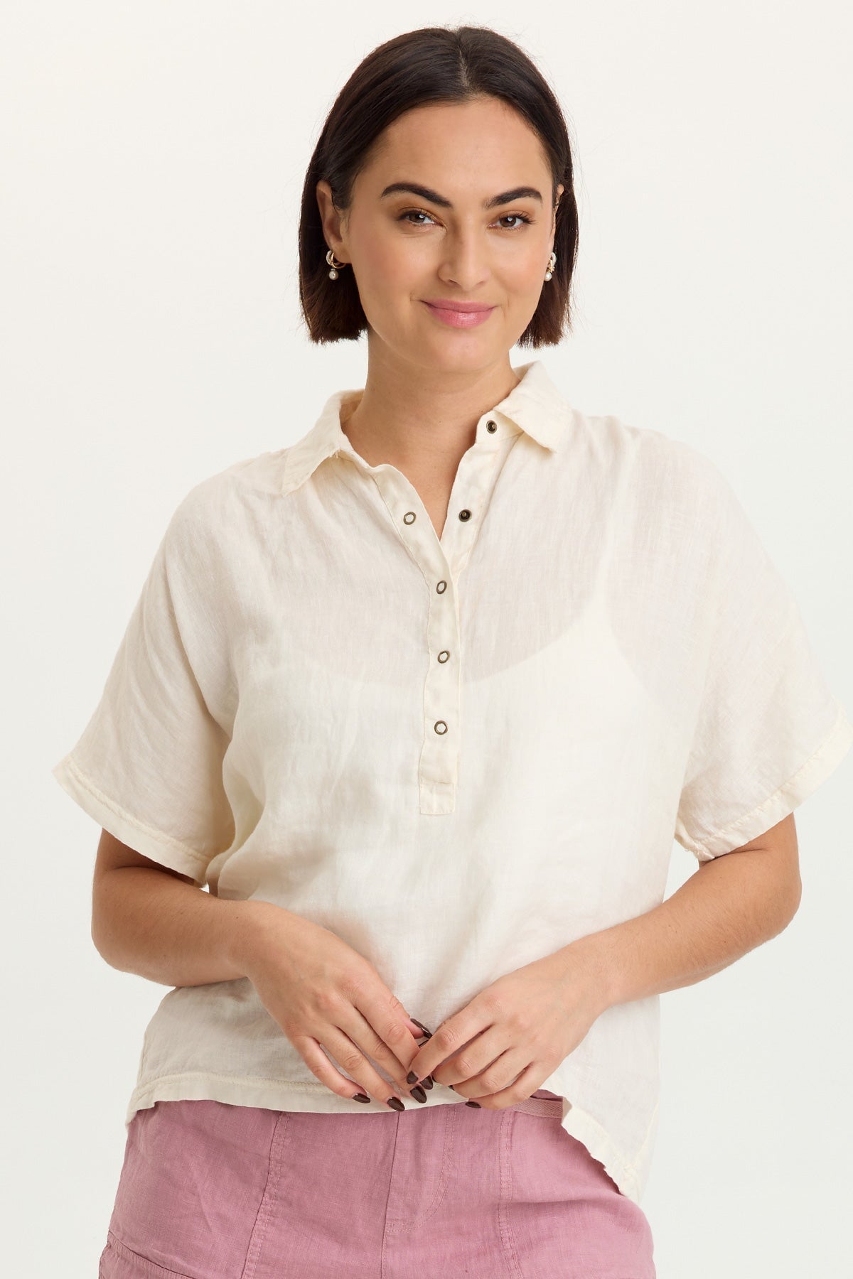 Quilla 100% Linen Snap-Up Placket Collared Short Sleeve Top