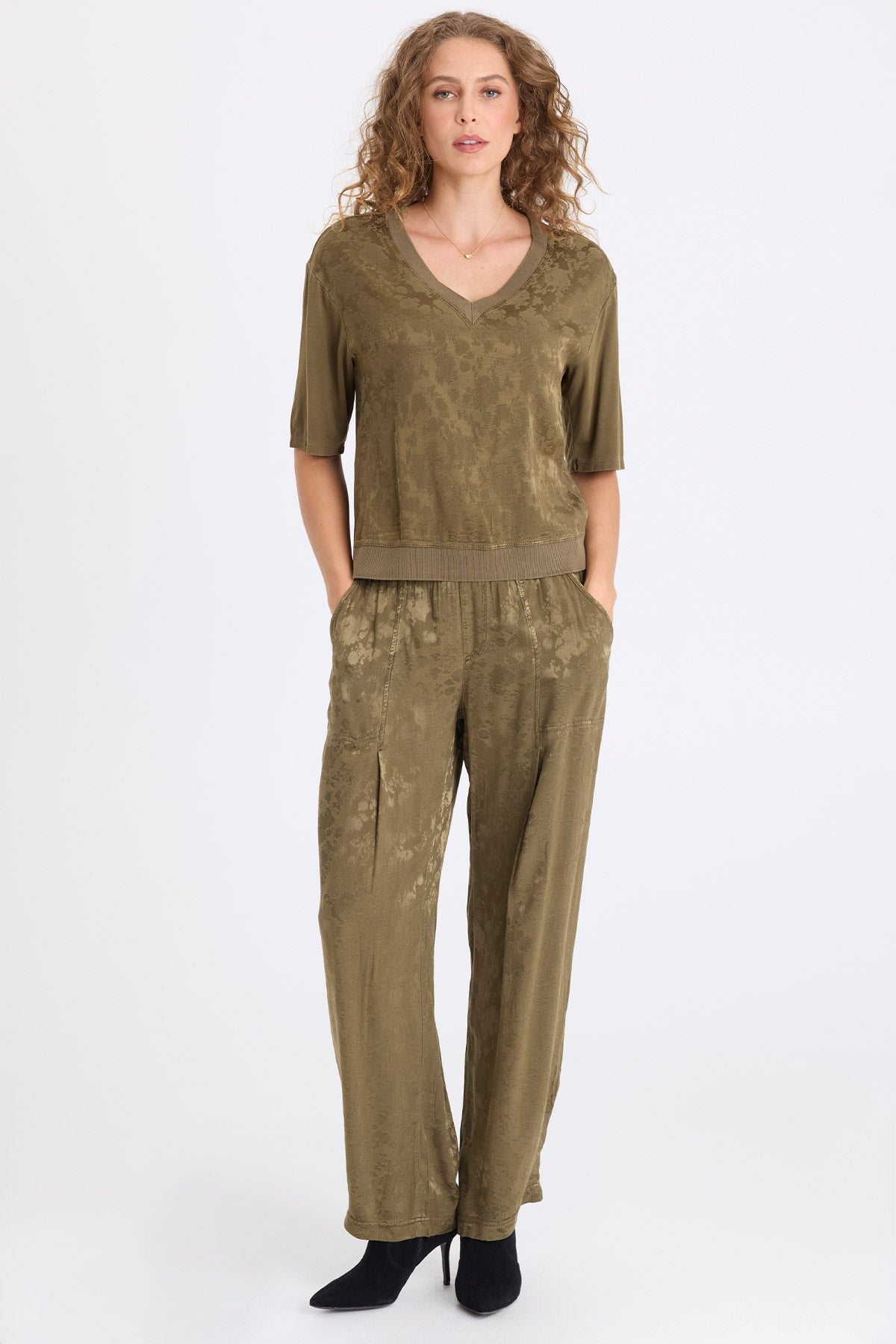 XCVI Tarquin Textured Satin Pleated Pant