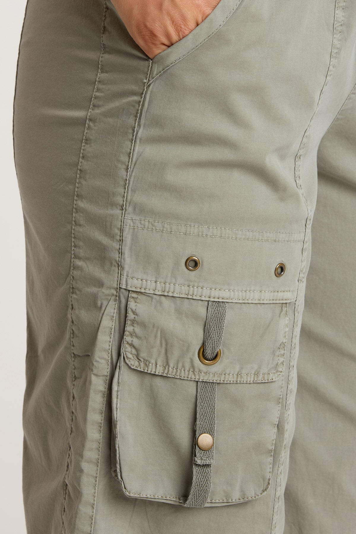 XCVI Fontella Bermuda