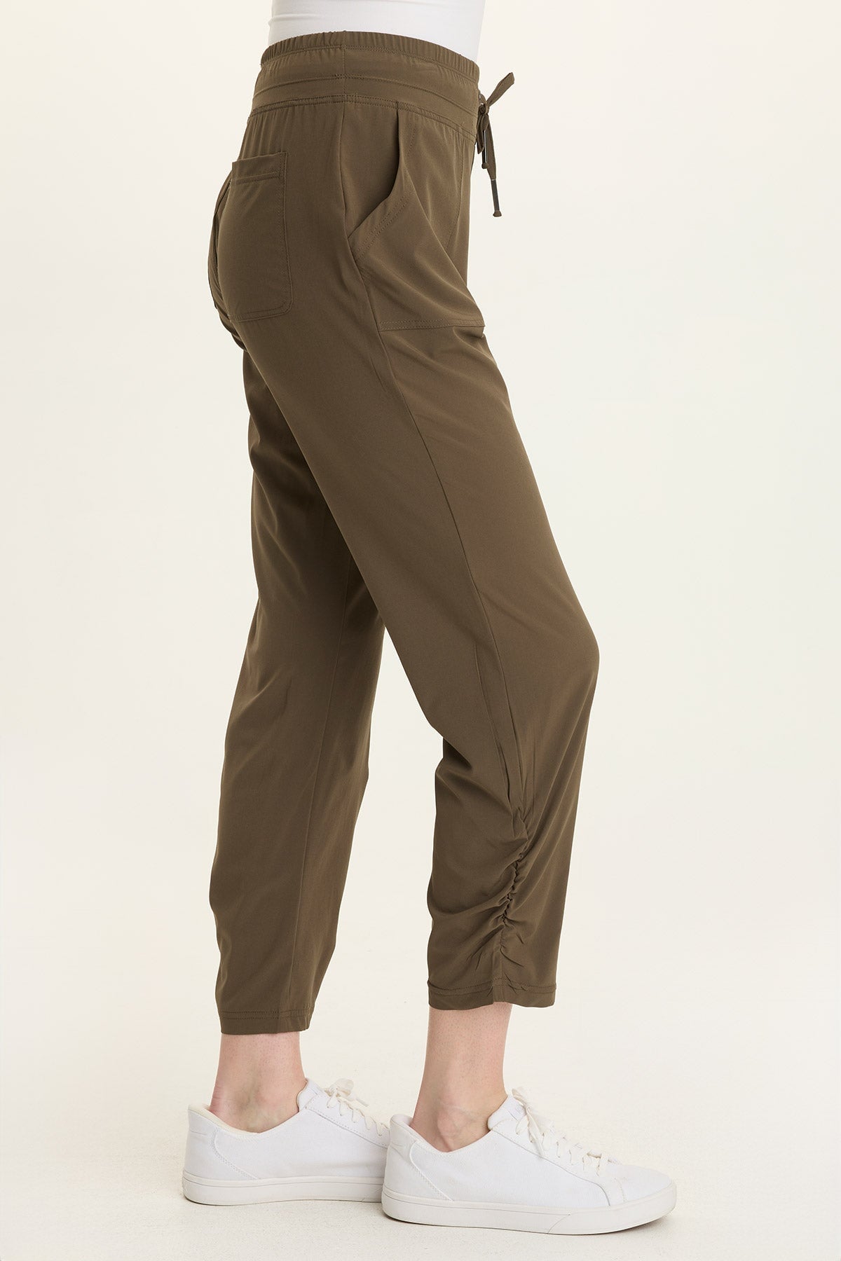 Wearables Lyan Active Whisper Stretch Ruched Crop Legging