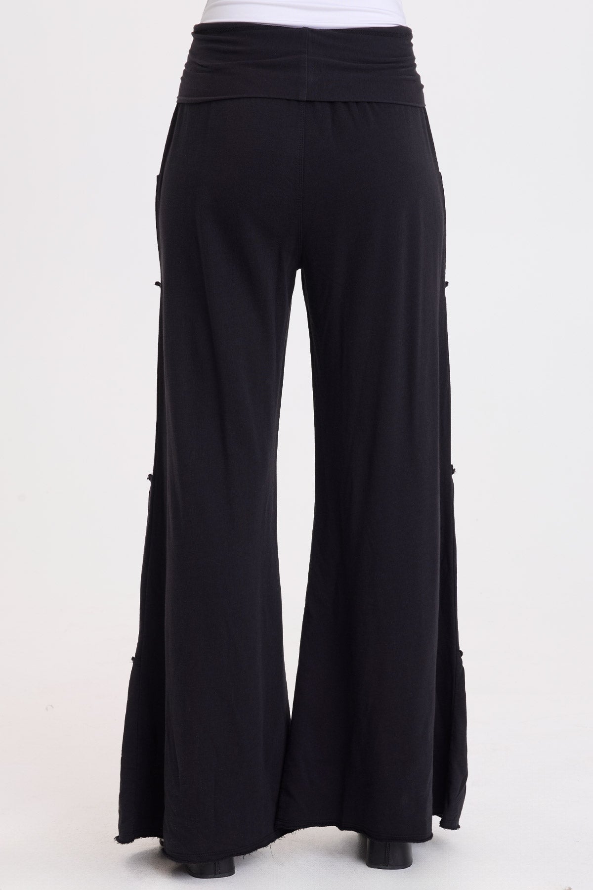 Wearables Carola Side-Tiered Wide-Leg Fleece Pant