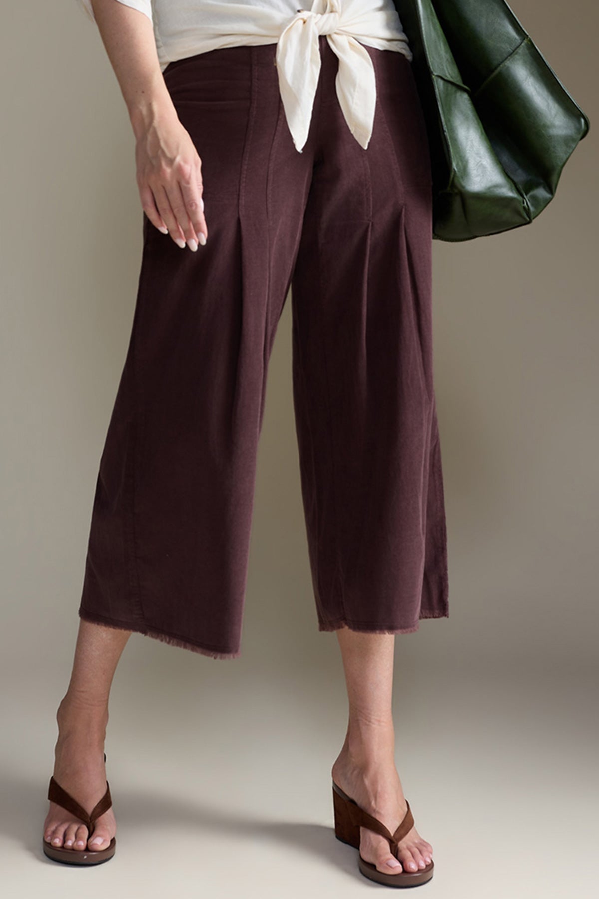 Wearables Liene Corduroy Pleated Crop