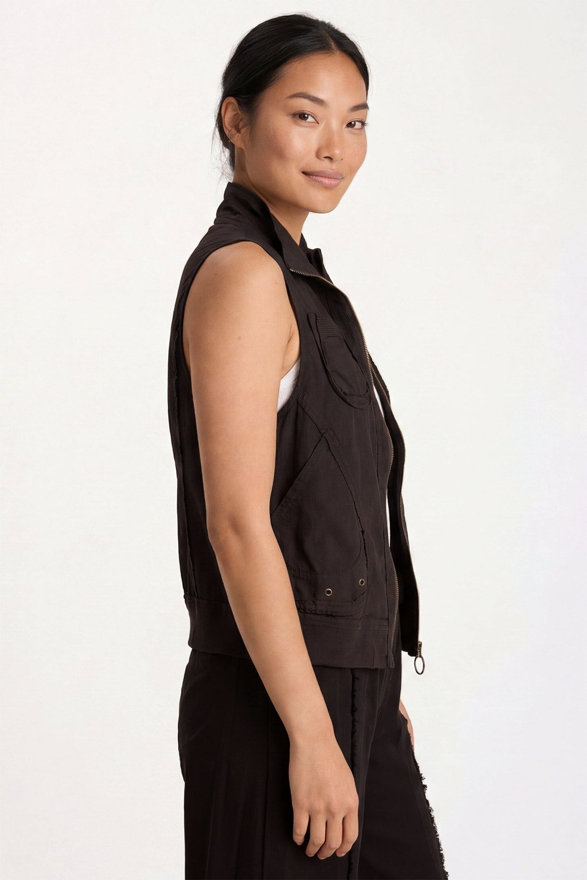 XCVI Grindelle Cargo Vest in Poplin and Jersey 