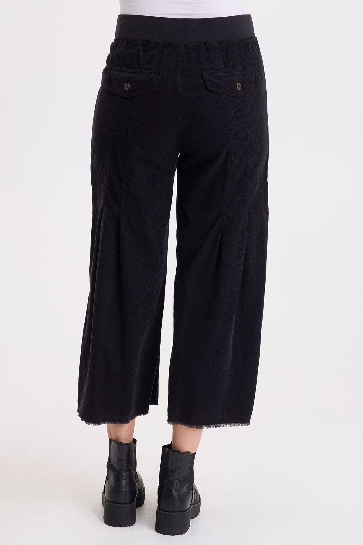 Wearables Liene Corduroy Pleated Crop 