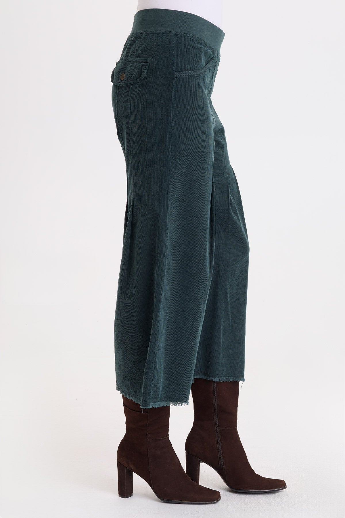 Wearables Liene Corduroy Pleated Crop 