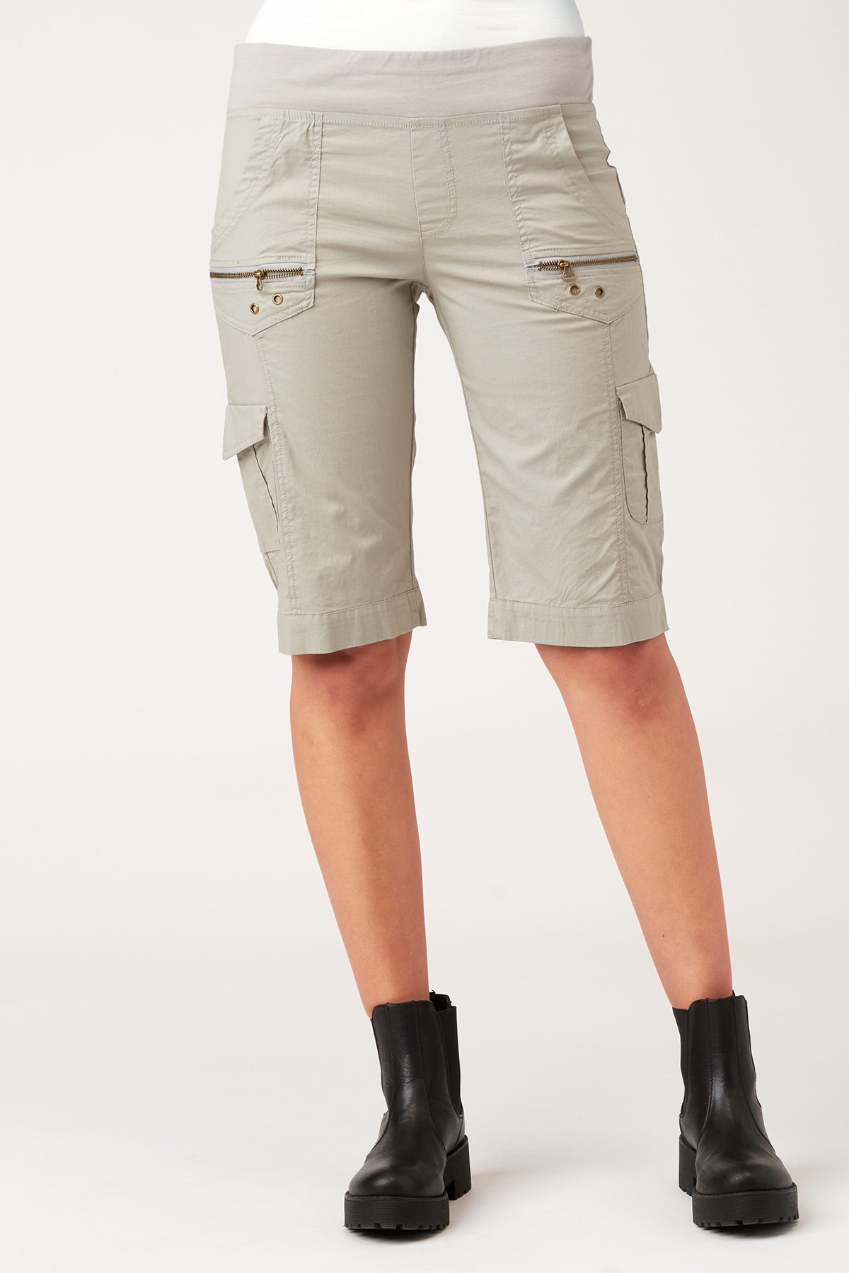 Core By Wearables Zola Bermuda Short In Grey
